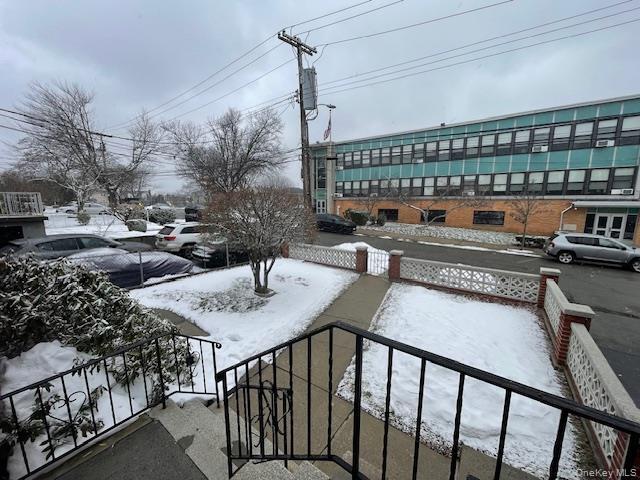 Foto del edificio - 47 Brewster Ave