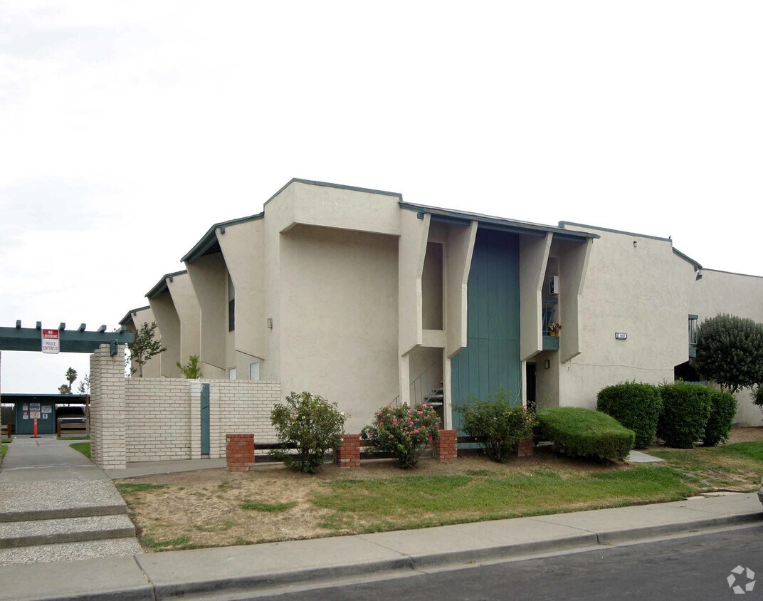 Foto del edificio - Village West Apartments
