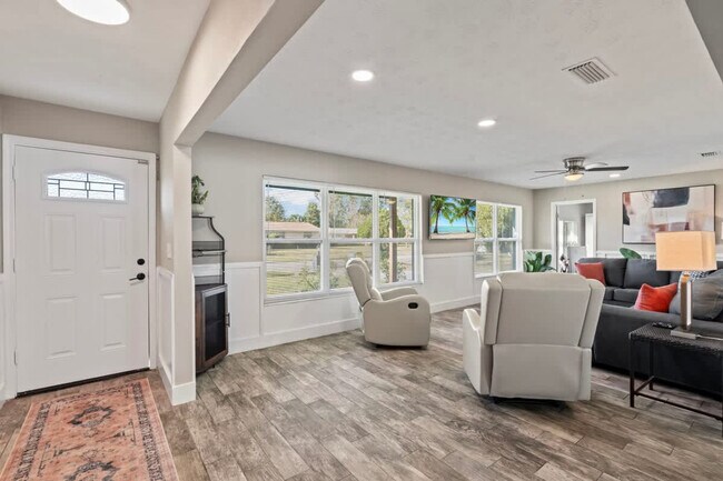 Foto del edificio - 3215 Crosby Ln
