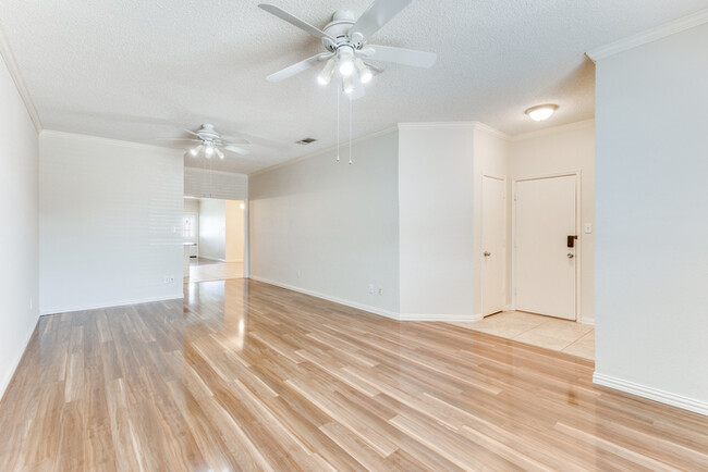 Building Photo - 7101 Park Creek Circle East