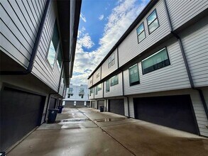 Building Photo - 4211 Delano Pl