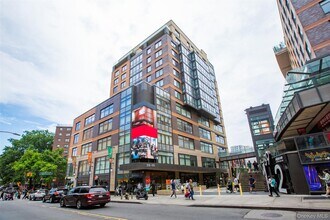 Building Photo - 39-16 Prince St
