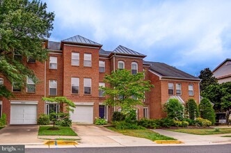 Building Photo - 12050 Edgemere Cir