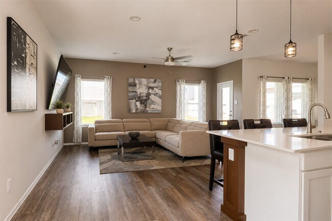 Building Photo - 4925 Pismo Ray Dr