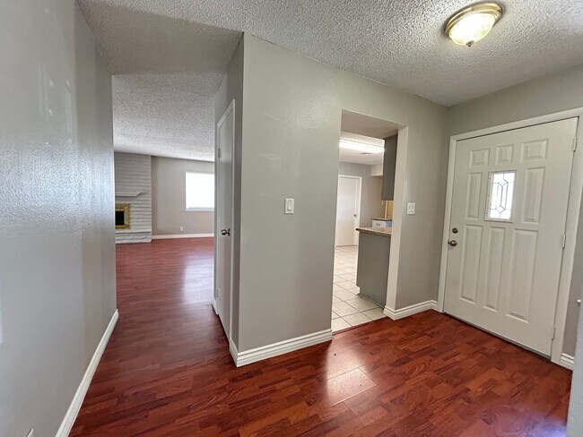 Foto del edificio - Single Story Home 5-Beds 2-Bath No HOA!
