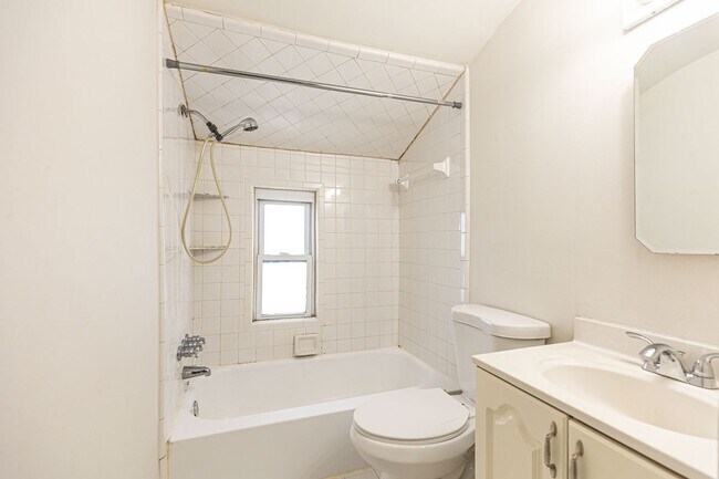 Foto del edificio - 27710 Larchmont St