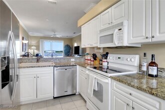 Building Photo - 10390 Washingtonia Palm Way