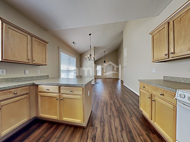 Foto del edificio - 13640 Swinton Rd