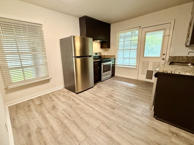 Foto del edificio - 4909 Roanoke St