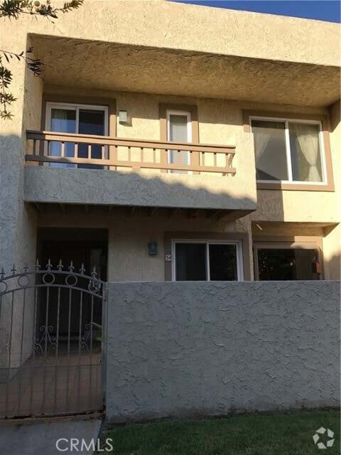 Building Photo - 54 Hilltop Cir
