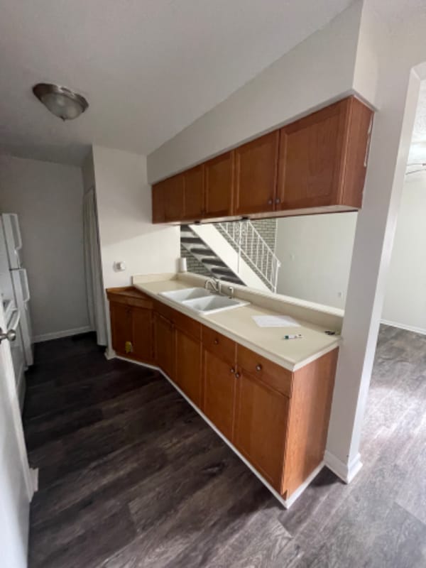 Building Photo - 251 E Linden Ave