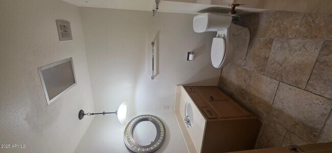 Foto del edificio - 7744 E Camelback Rd