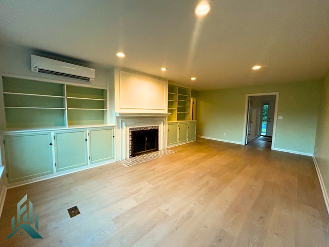 Building Photo - 1005 NW 30th St