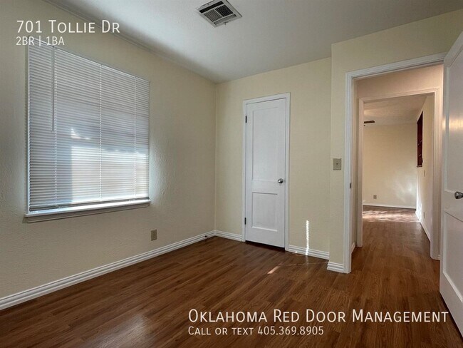 Building Photo - 701 Tollie Dr