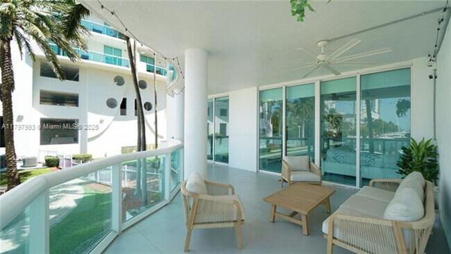 Building Photo - 7918 Harbor Island Dr
