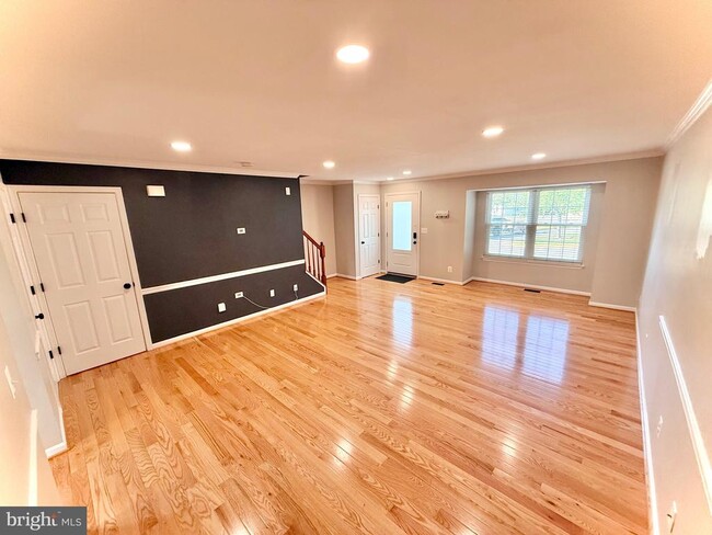 Building Photo - 104 Rover Ct