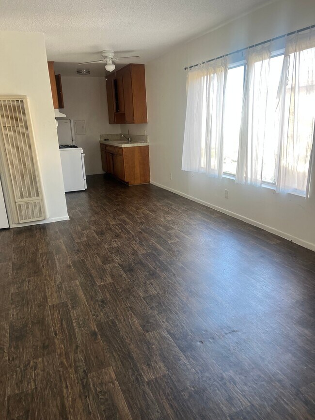Foto del edificio - 3755 Vinton Ave