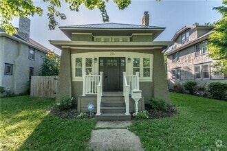 Building Photo - 216 Park Dr W
