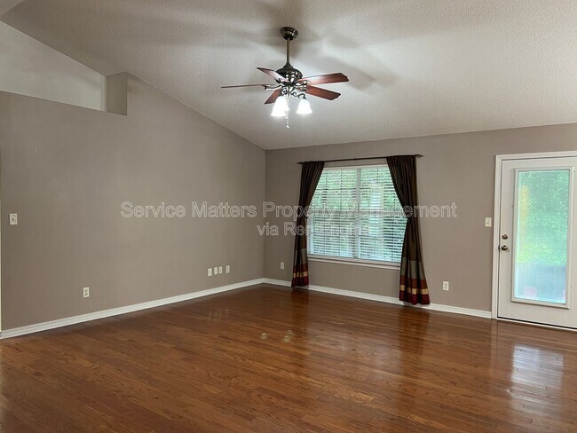 Foto del edificio - 6875 Cedar Ridge Cir