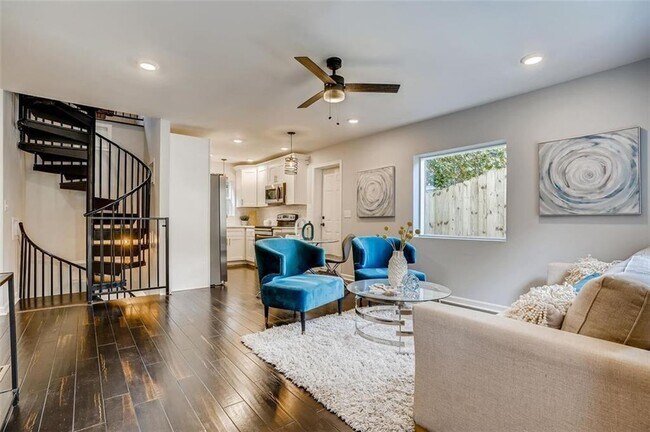 Foto del edificio - 240 Holly Rd NW