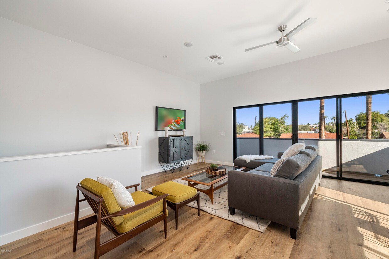 Foto principal - 1645 E Cheery Lynn Rd