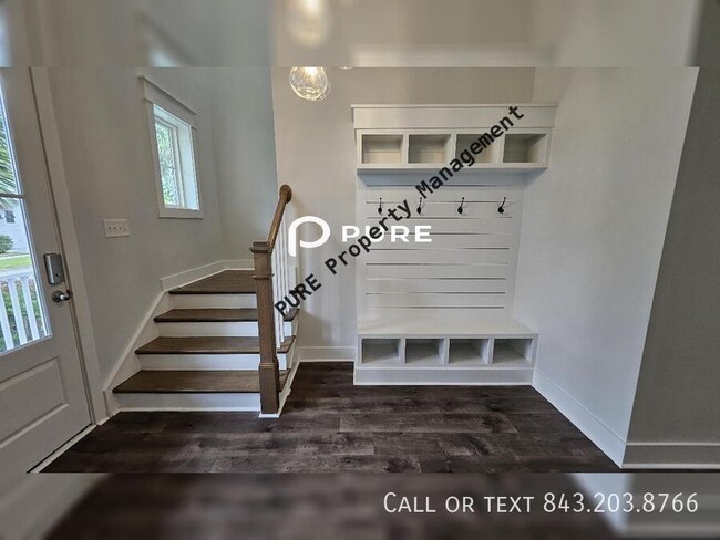 Building Photo - Luxurious Home minutes from the beach!!