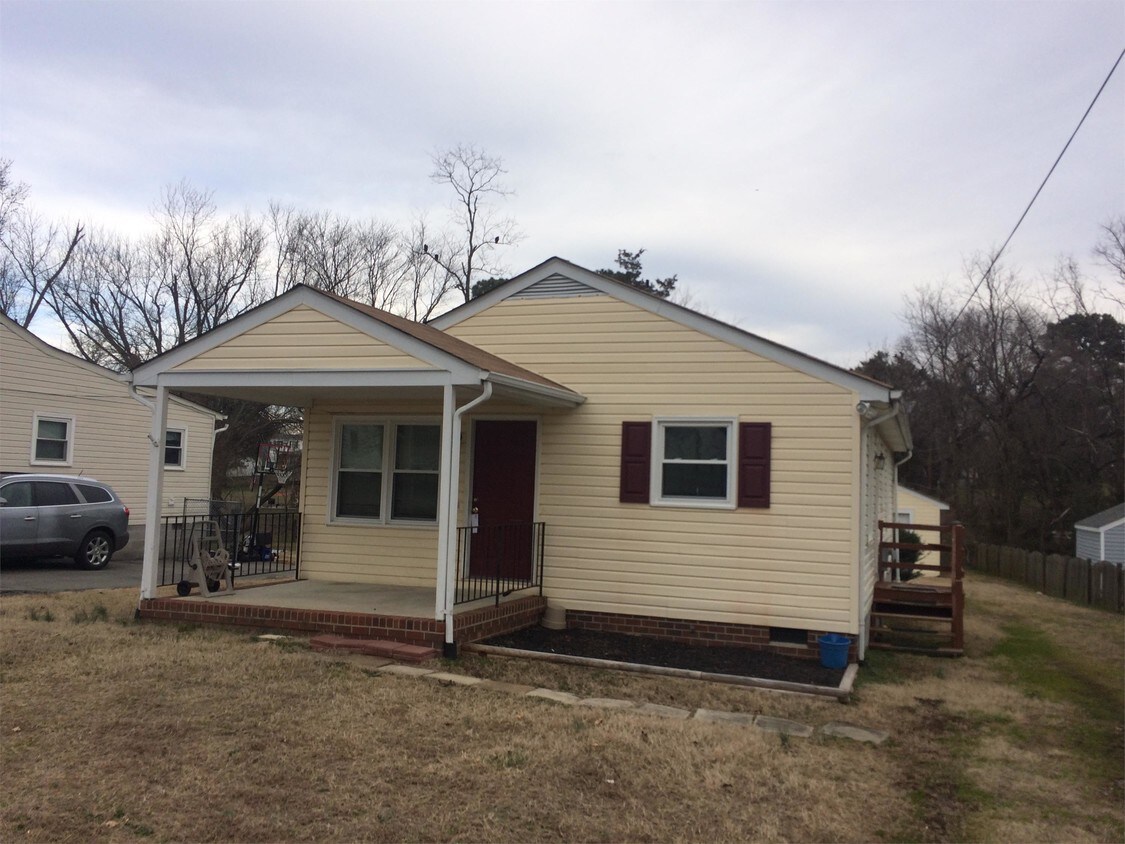 Primary Photo - 8016 Davis Ave