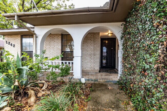 Foto del edificio - 1242 Hollyhock Ln