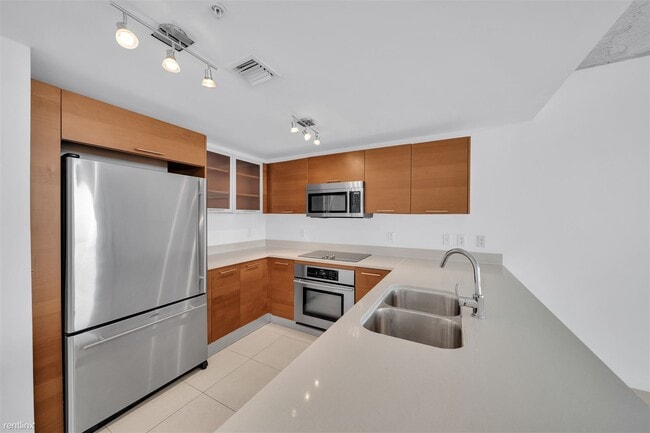 1 br, 1 bath Condo - Midblock photo'