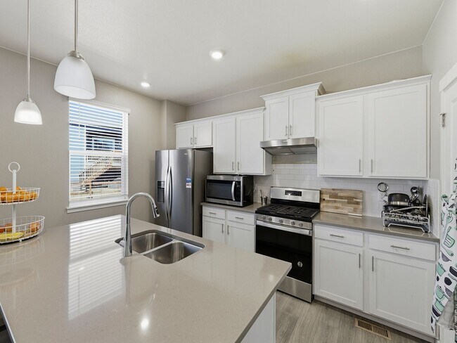 Foto del edificio - Newer 3-Bedroom Home with Fenced Yard, A/C, Attached Garage!