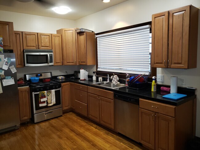 kitchen - 1905 Elliot Ave