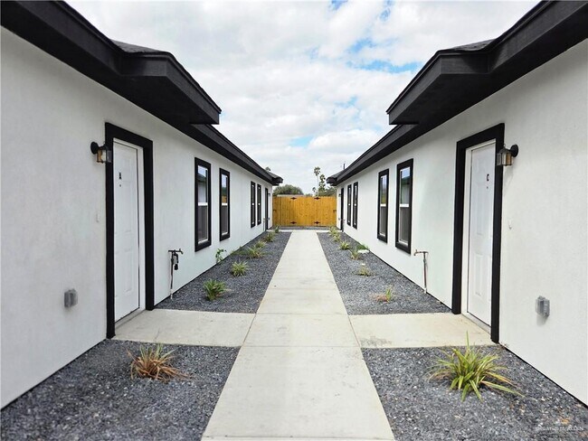 Foto del edificio - 13 E Royal Palm Dr