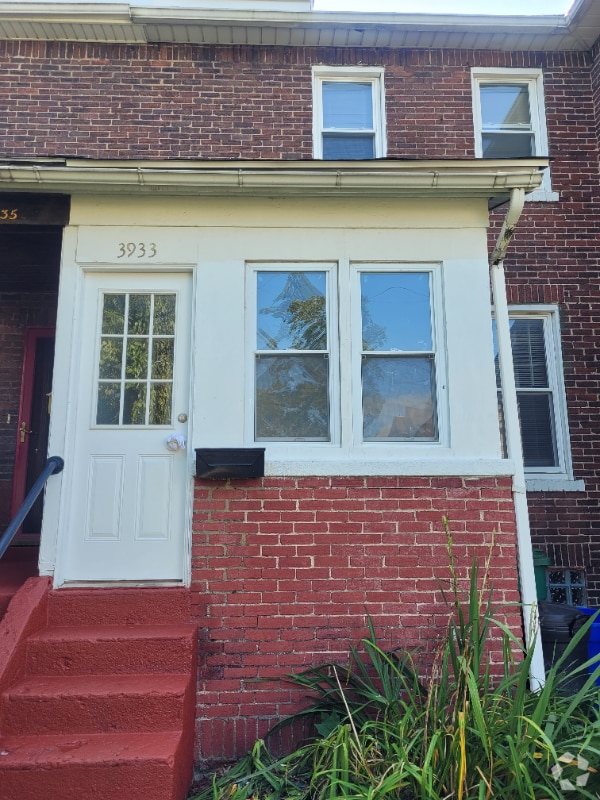 East Suburban Erie Apartments for Rent with Hardwood Floors Erie, PA