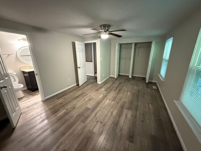 Foto del edificio - Beautiful Townhome in Prime Raleigh Location