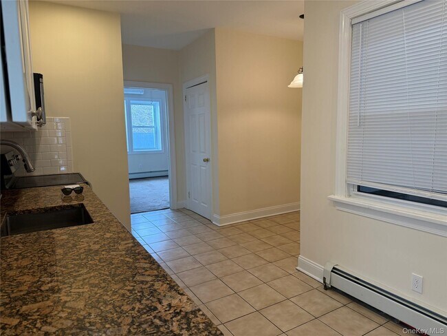 Foto del edificio - 6 Nassau Blvd