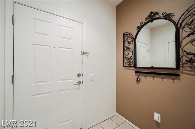 Building Photo - 6868 Sky Pointe Dr
