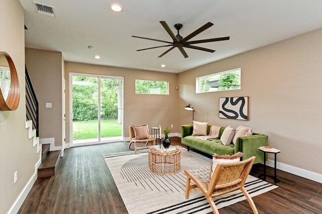 Building Photo - 1202 Cometa St