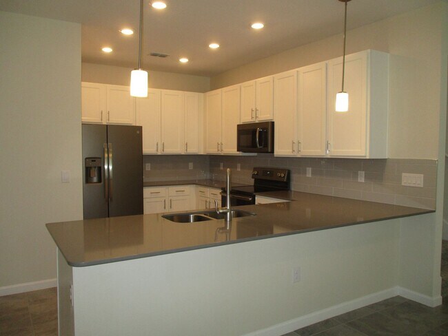 Foto del edificio - 3BD/2.5BA Townhome in Econ Trails Near Val...