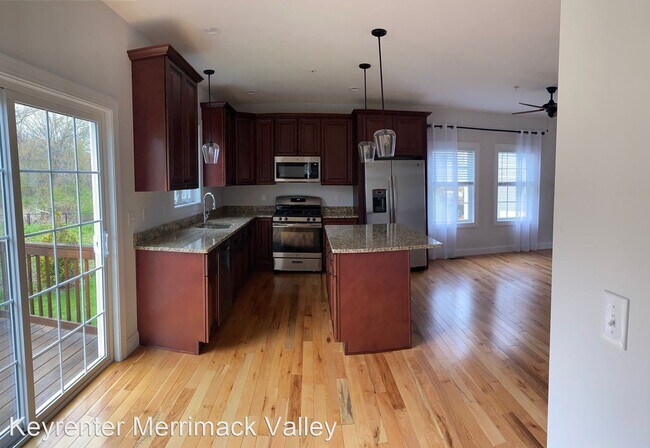 Building Photo - 3 br, 2.5 bath House - 9 Bicknell Circle