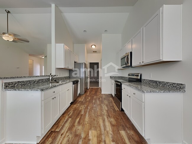 Foto del edificio - 8 Prominence Point