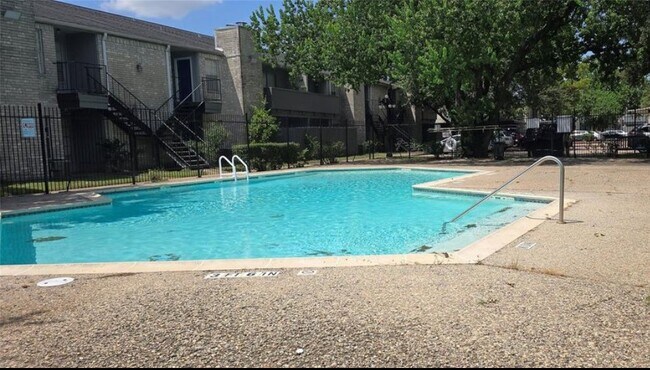 Foto del edificio - 9700 Leawood Blvd