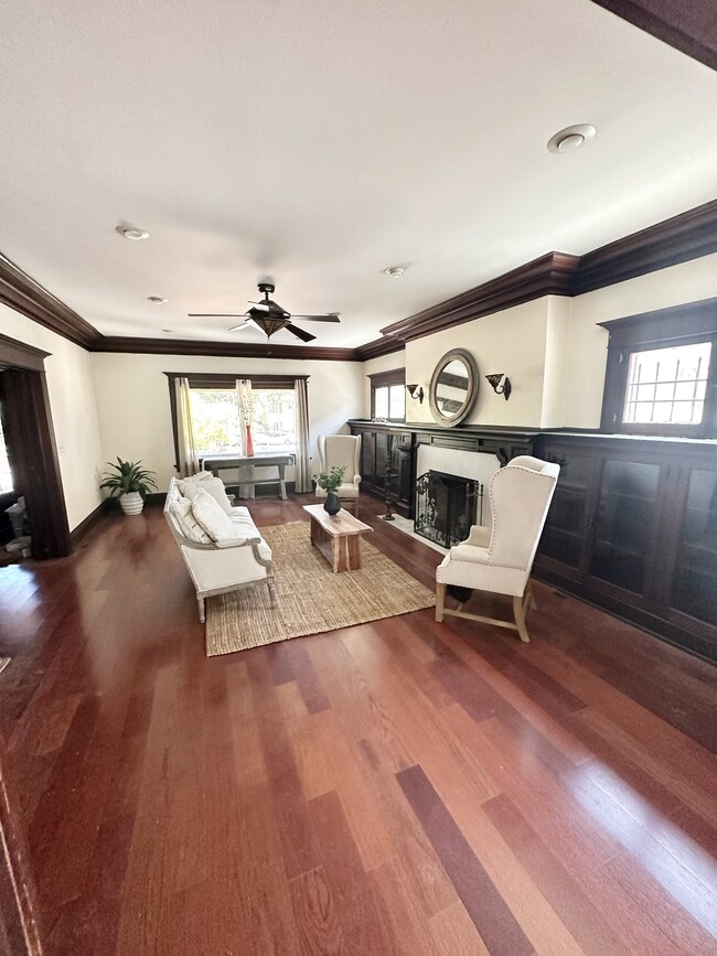 Foto del edificio - 1753 Winona Blvd