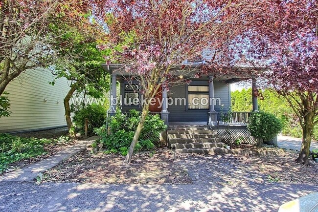2 Bed, 1 Bath Remodeled Unit Near OHSU and Portland VA Medical Center - 2 Bed, 1 Bath Remodeled Unit Near OHSU and Portland VA Medical Center House