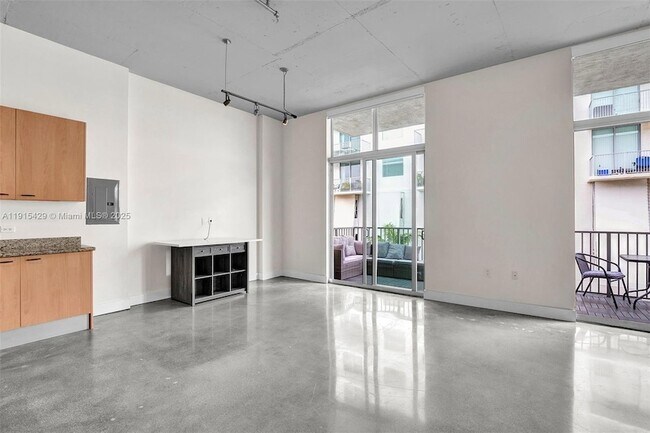 Foto del edificio - 2100 Van Buren St