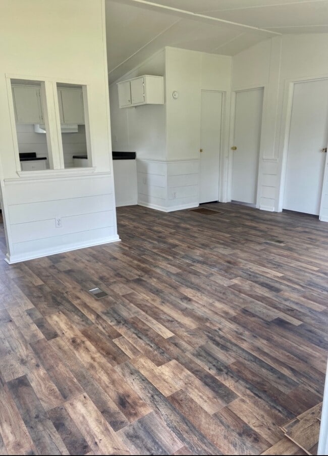 Building Photo - 600 Congress St