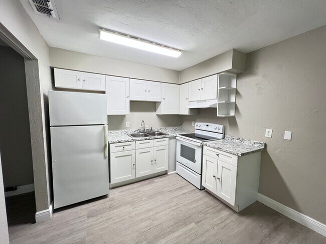 Foto del edificio - Charming Renovated 2-Bedroom Home in Ocala – Lawn Care Included!