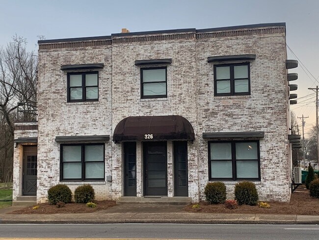Foto del edificio - 326 W Main St