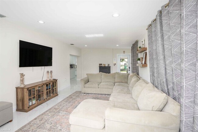 Building Photo - 3 br, 2 bath House - 18915 NW 44th Ct # 18915