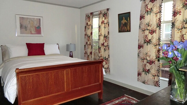 dormitorio principal con un vestidor gigante - 3253 La Clede Ave