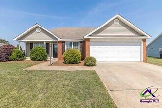 Building Photo - 104 Brittland Dr